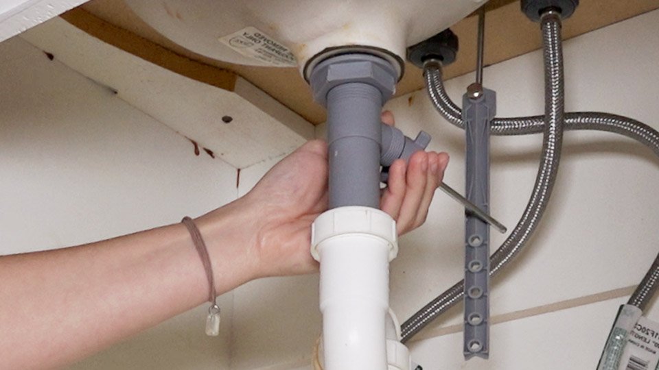 How to Remove Bathroom Sink Stopper for Cleaning