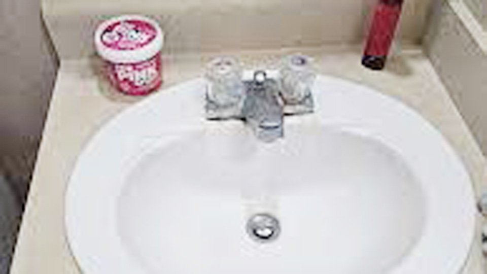 Does The Pink Stuff Bathroom Cleaner Have Bleach in It