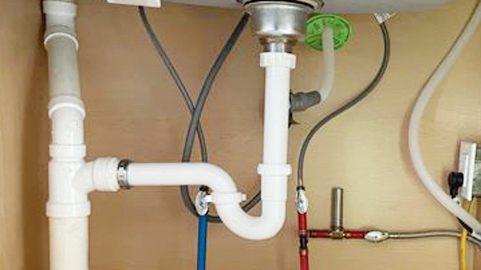 How to Fix a Pipe Leak Under the Kitchen Sink