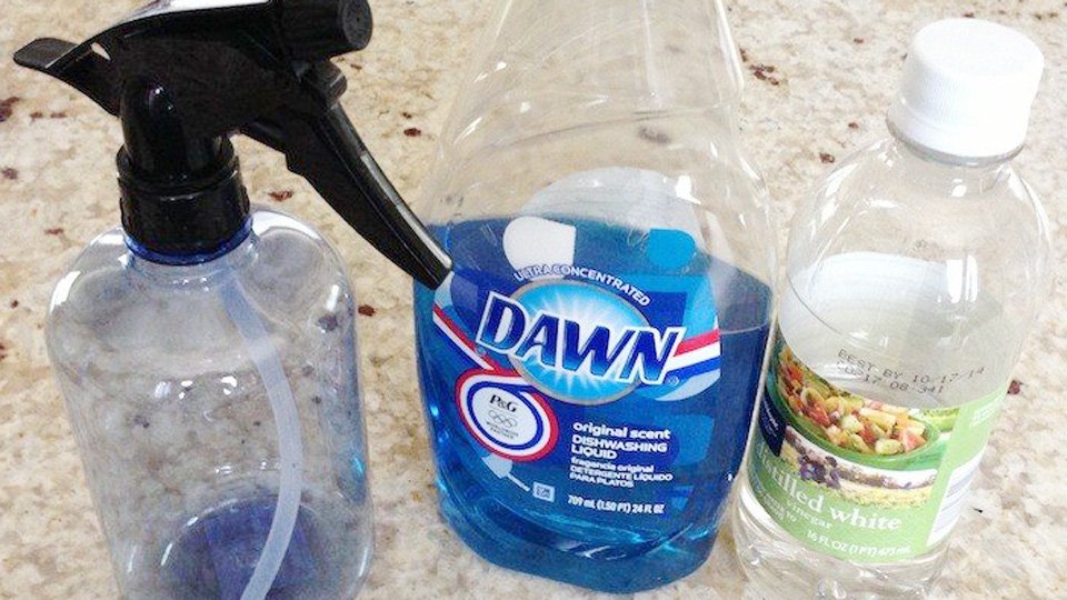 How to Make Bathroom Cleaner with Dawn and Vinegar