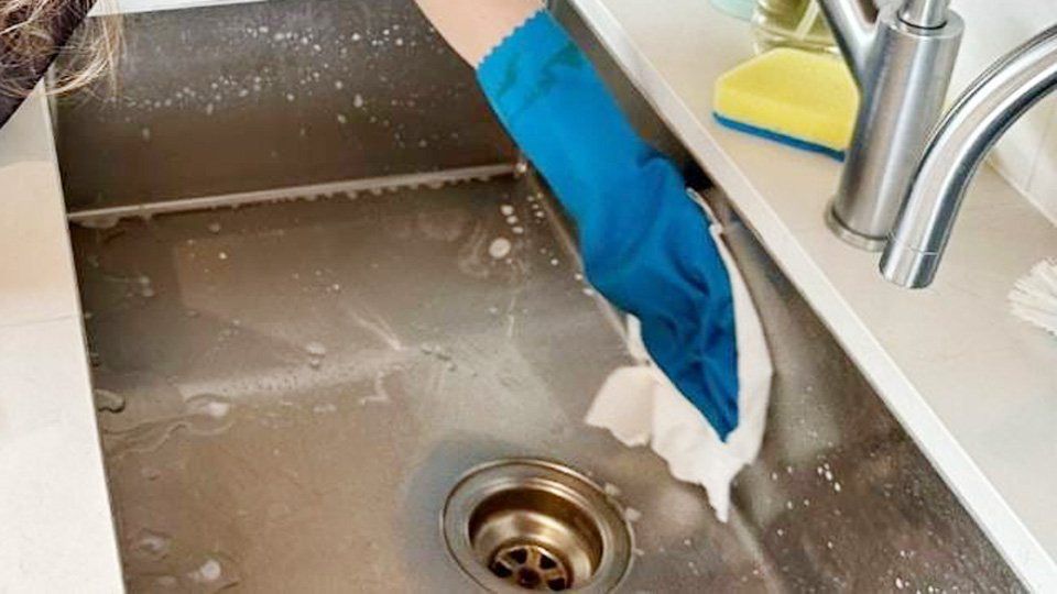 How to Use Drain Cleaner in Your Kitchen Sink