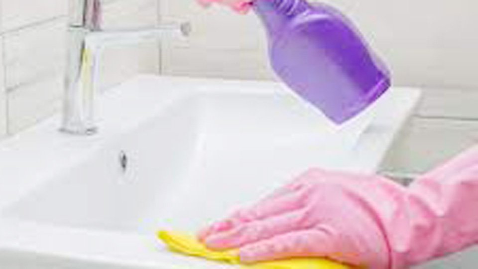 What's the Difference Between Kitchen and Bathroom Cleaner?