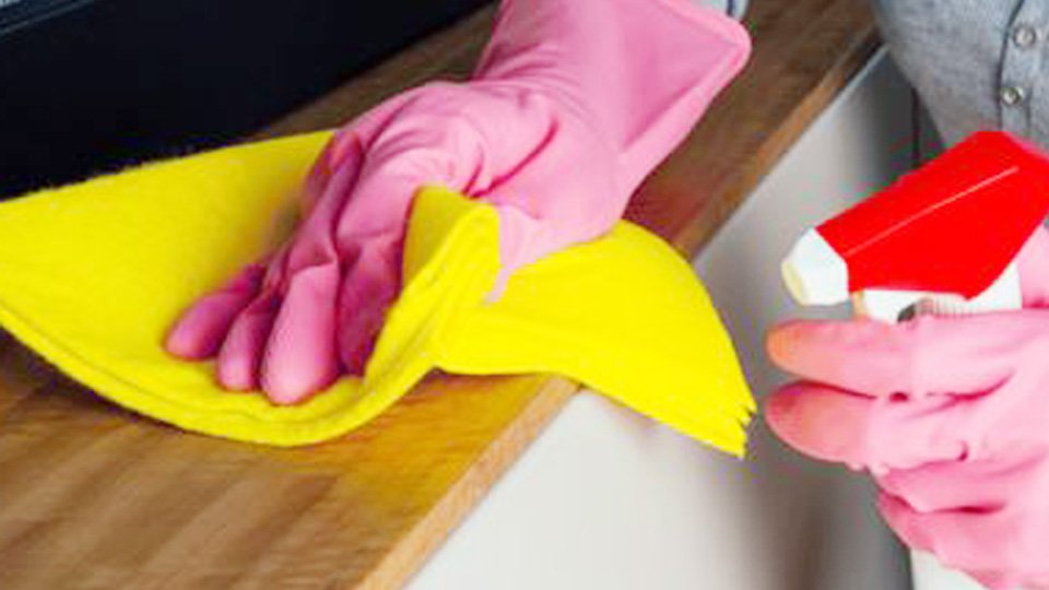 how to restore wood furniture with vinegar?