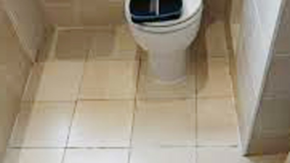 How to Use Baking Soda for Cleaning Bathroom Tiles