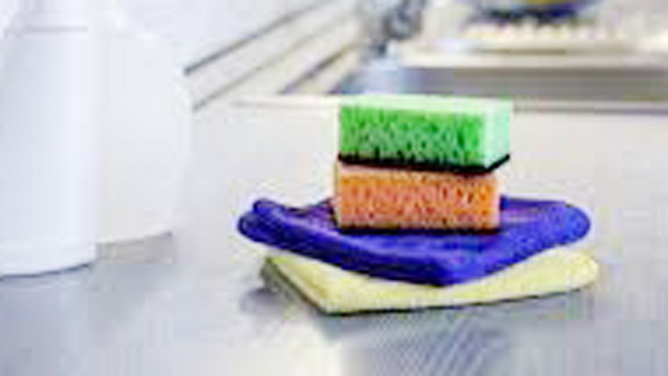 How to Make Your Own Kitchen Cleaning Spray